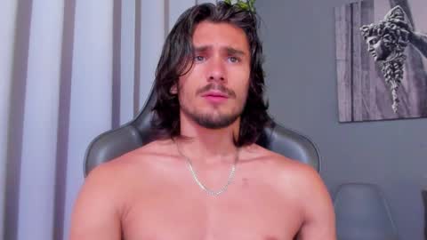 Snapshot of axel_owen chatting on 02-19-25, 04:55 Axel online show from 02-19-25, 04:55