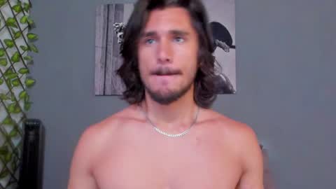 Snapshot of axel_owen chatting on 02-20-25, 11:43 Axel online show from 02-20-25, 11:43