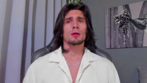 Snapshot of axel_owen chatting on 03-02-25, 09:22 Axel online show from 03-02-25, 09:22