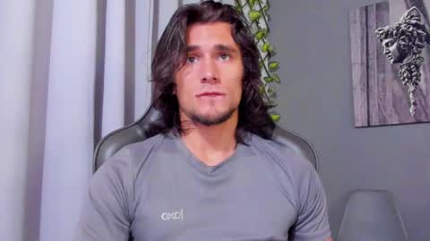 Snapshot of axel_owen chatting on 03-04-25, 09:43 Axel online show from 03-04-25, 09:43