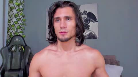 Snapshot of axel_owen chatting on 03-07-25, 01:20 Axel online show from 03-07-25, 01:20