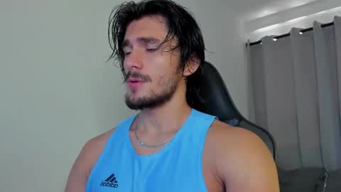 Snapshot of axel_owen chatting on 10-02-25, 03:41 Axel online show from 10-02-25, 03:41