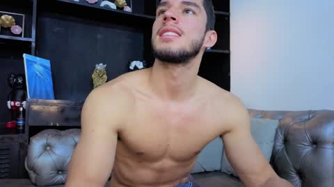 Axel  online show from 03-31-26, 09:48