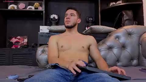 Axel  online show from 07-30-26, 10:42