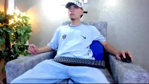 axel  online show from 10-10-25, 06:07