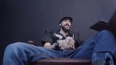 AxelColton online show from 02-05-25, 06:35