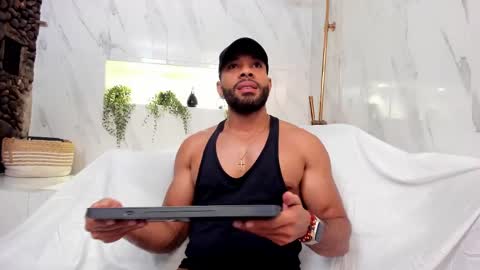 Snapshot of axelgowther_ chatting on 02-20-25, 11:31 Axel Gowther online show from 02-20-25, 11:31