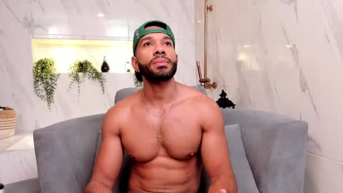Snapshot of axelgowther_ chatting on 02-25-25, 08:30 Axel Gowther online show from 02-25-25, 08:30