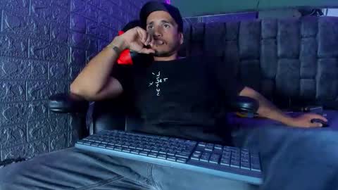 Axell Cross2 online show from 10-15-25, 11:05