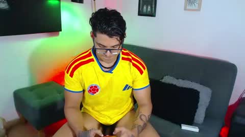 Snapshot of axell_dior chatting on 07-04-26, 01:23 axell online show from 07-04-26, 01:23
