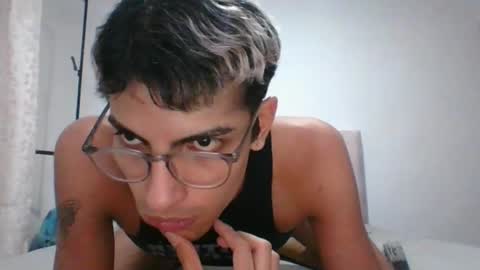Snapshot of axellatino_ chatting on 12-24-24, 12:11 Axel online show from 12-24-24, 12:11
