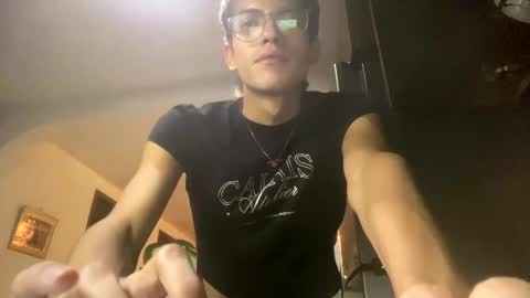 Snapshot of axellatino_ chatting on 12-30-24, 06:53 Axel online show from 12-30-24, 06:53
