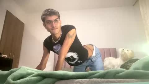 Snapshot of axellatino_ chatting on 12-31-24, 06:27 Axel online show from 12-31-24, 06:27