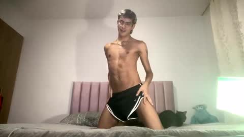 Snapshot of axellatino_ chatting on 01-02-25, 03:26 Axel online show from 01-02-25, 03:26