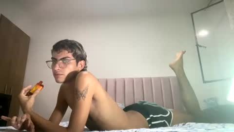 Snapshot of axellatino_ chatting on 01-03-25, 04:44 Axel online show from 01-03-25, 04:44