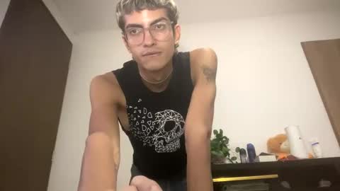Snapshot of axellatino_ chatting on 01-06-25, 05:41 Axel online show from 01-06-25, 05:41