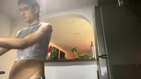 Snapshot of axellatino_ chatting on 01-11-25, 02:30 Axel online show from 01-11-25, 02:30