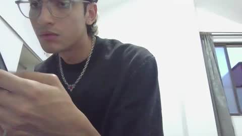 Snapshot of axellatino_ chatting on 02-02-25, 11:11 Axel online show from 02-02-25, 11:11