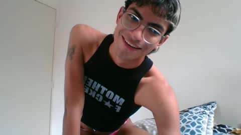 Snapshot of axellatino_ chatting on 02-09-25, 10:00 Axel online show from 02-09-25, 10:00