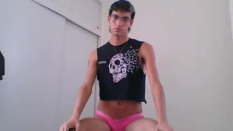 Snapshot of axellatino_ chatting on 02-11-25, 05:40 Axel online show from 02-11-25, 05:40