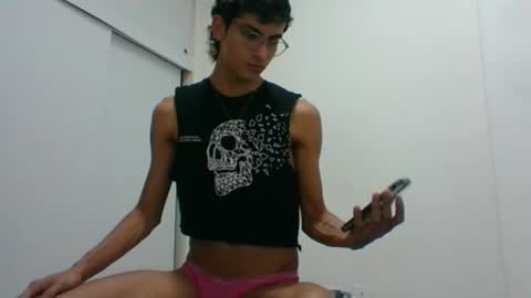 Snapshot of axellatino_ chatting on 02-13-25, 02:12 Axel online show from 02-13-25, 02:12