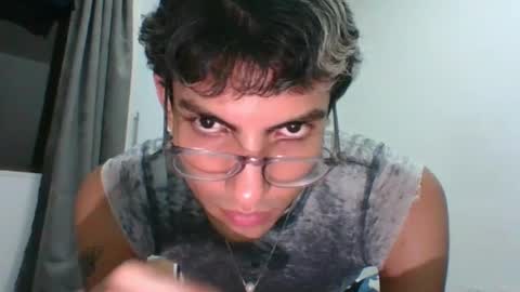 Snapshot of axellatino_ chatting on 02-14-25, 02:07 Axel online show from 02-14-25, 02:07