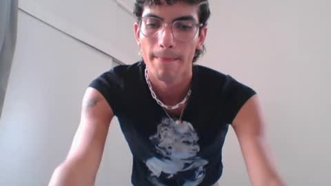 Snapshot of axellatino_ chatting on 02-15-25, 08:33 Axel online show from 02-15-25, 08:33