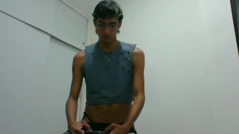 Snapshot of axellatino_ chatting on 02-18-25, 02:49 Axel online show from 02-18-25, 02:49