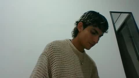 Snapshot of axellatino_ chatting on 03-05-25, 02:36 Axel online show from 03-05-25, 02:36