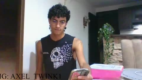 Snapshot of axellatino_ chatting on 10-20-25, 01:39 Axel online show from 10-20-25, 01:39