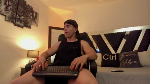 axelmartinezz online show from 06-19-26, 09:51