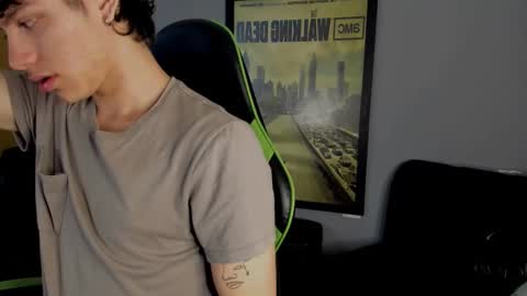 Snapshot of axelraven chatting on 12-03-24, 01:21 Axel Raven online show from 12-03-24, 01:21