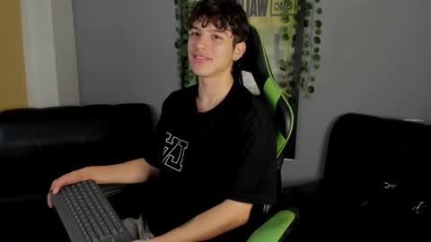 Snapshot of axelraven chatting on 12-12-24, 02:22 Axel Raven online show from 12-12-24, 02:22