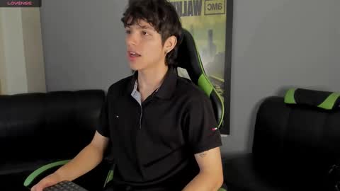 Snapshot of axelraven chatting on 12-31-24, 04:35 Axel Raven online show from 12-31-24, 04:35