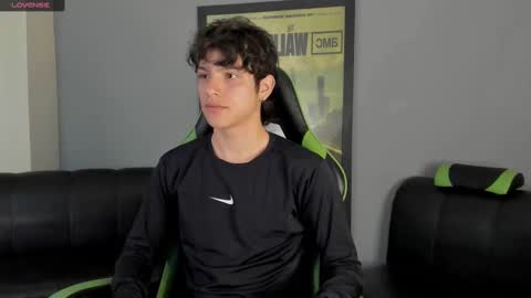 Snapshot of axelraven chatting on 01-07-25, 04:37 Axel Raven online show from 01-07-25, 04:37