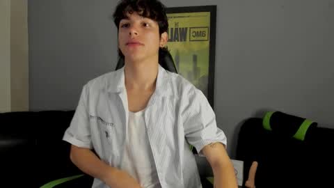 Snapshot of axelraven chatting on 01-09-25, 01:13 Axel Raven online show from 01-09-25, 01:13