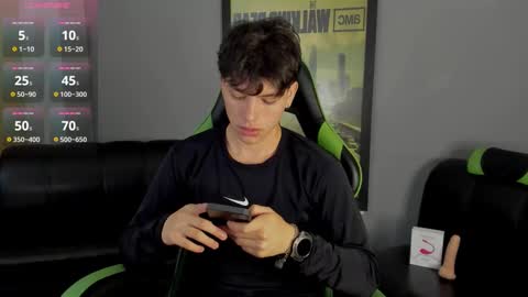 Snapshot of axelraven chatting on 01-20-25, 04:23 Axel Raven online show from 01-20-25, 04:23