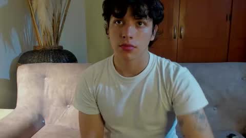 Snapshot of axelraven chatting on 09-18-25, 05:48 Axel Raven online show from 09-18-25, 05:48