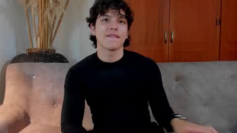 Snapshot of axelraven chatting on 10-16-25, 07:37 Axel Raven online show from 10-16-25, 07:37