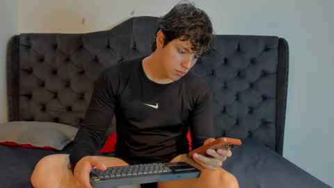 Snapshot of axelraven chatting on 12-15-25, 07:51 Axel Raven online show from 12-15-25, 07:51