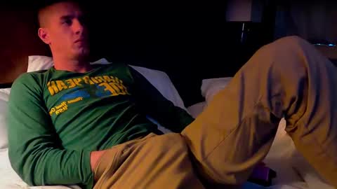 Axl online show from 01-04-25, 06:51