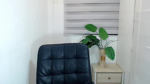 ayalvrs18 online show from 02-26-25, 10:26