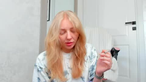 SundyRose online show from 05-19-26, 08:20