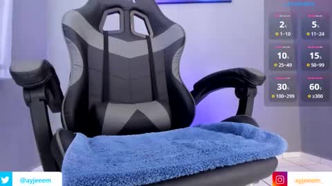 Snapshot of ayjeeem chatting on 11-11-25, 01:44 Andr online show from 11-11-25, 01:44