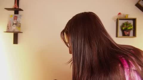 Snapshot of ayleenevans chatting on 12-19-25, 01:34 SOPHY ROGERS online show from 12-19-25, 01:34