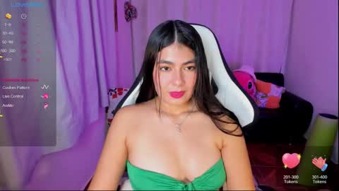 Snapshot of aylenmiller_ chatting on 09-24-25, 02:04 Aylen online show from 09-24-25, 02:04