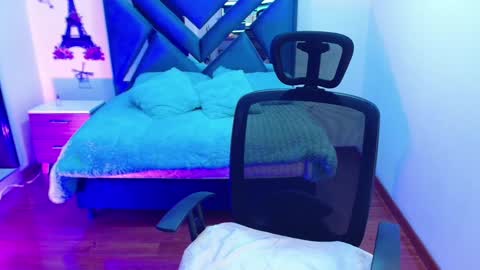 Aylin online show from 12-13-24, 01:37