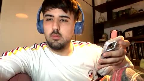 Snapshot of aymimadrdelbich0 chatting on 02-17-26, 10:45 ApoloArt online show from 02-17-26, 10:45