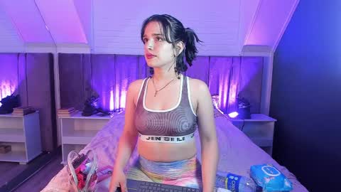 Snapshot of azahara_18 chatting on 04-01-26, 11:35 Azahara online show from 04-01-26, 11:35