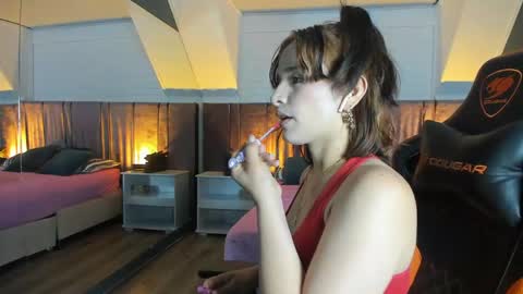 Snapshot of azahara_18 chatting on 05-19-26, 11:55 Azahara online show from 05-19-26, 11:55